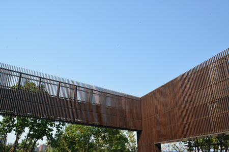 Beijing Changyang Vanke used 15000 square meters dassoXTR in siding and grating. Finished in 2014.
